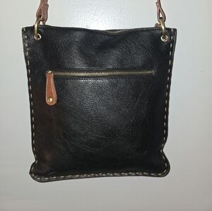 Shiralba Chicago Vegan Faux Leather Sleek Crossbody Bag